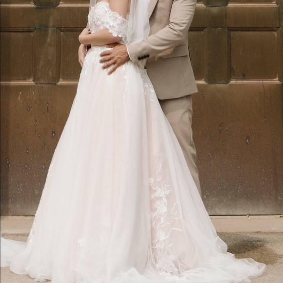 Wedding Dress - SIZE 2, fits XXS-S w/ pearl-detail shawl and elbow-length veil - Picture 1 of 9